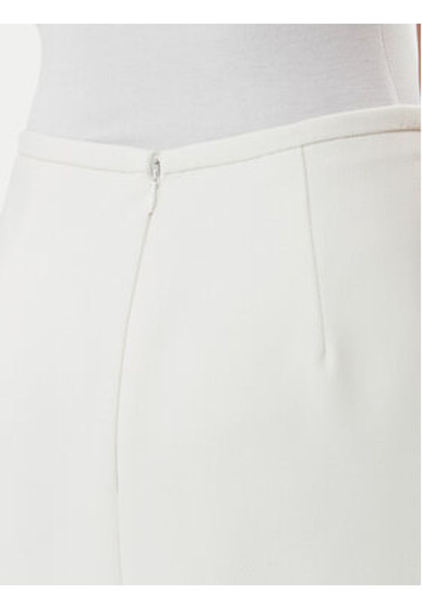 French Connection Spódnica midi 73YAB Biały Regular Fit. Kolor: biały. Materiał: syntetyk