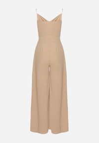 Born2be - Ciemnobeżowy Kombinezon z Trójkątnym Dekoltem na Cienkich Ramiączkach Iliantia. Kolor: beżowy. Materiał: tkanina. Długość rękawa: na ramiączkach. Sezon: lato #4