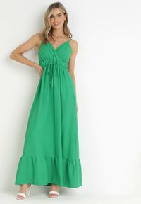 Born2be - Zielona Gładka Sukienka Maxi z Marszczoną Elastyczną Talią Tenawa. Kolor: zielony. Wzór: gładki. Długość: maxi