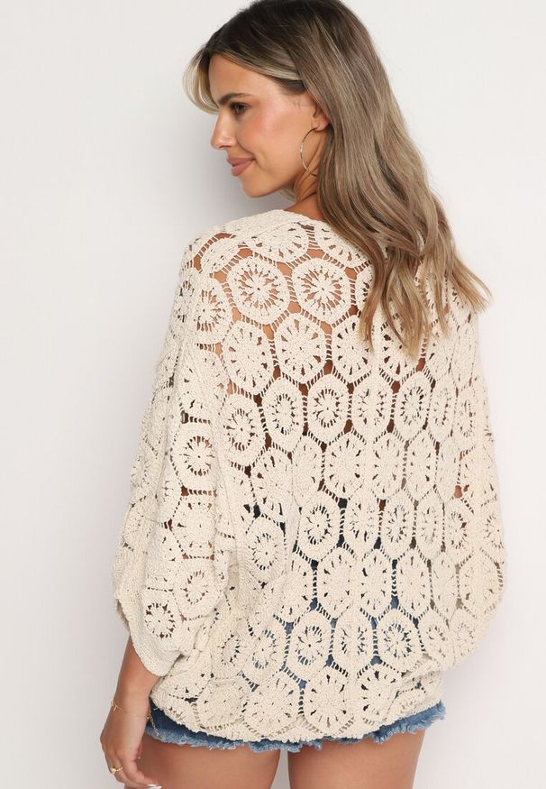 Born2be - Beżowy Bawełniany Kardigan Narzutka Zapinana na Guziki Nelvitela. Okazja: na co dzień, na spacer. Typ kołnierza: dekolt hiszpanka. Kolor: beżowy. Materiał: bawełna. Sezon: lato. Styl: casual, wakacyjny