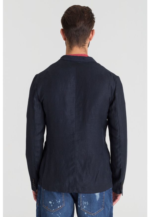 Granatowa marynarka Emporio Armani. Kolor: niebieski. Wzór: gładki. Styl: sportowy, klasyczny, elegancki
