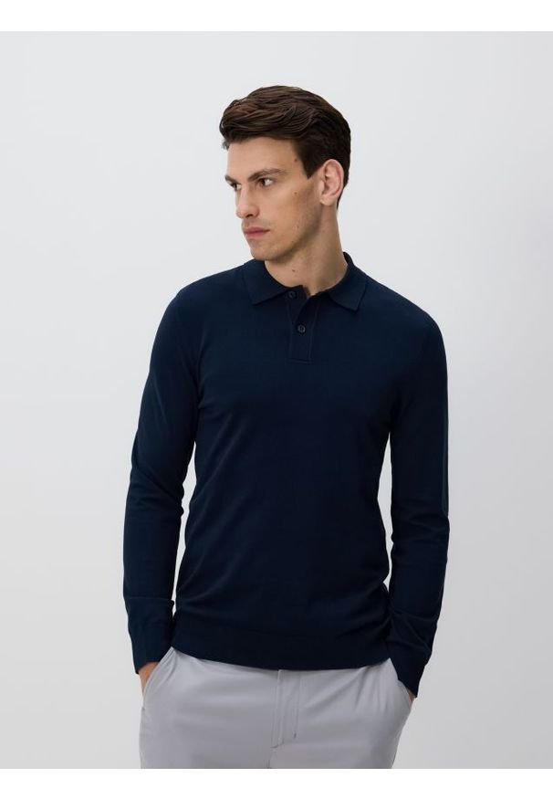 Reserved - Wiskozowy sweter polo - granatowy. Typ kołnierza: polo. Kolor: niebieski. Materiał: wiskoza