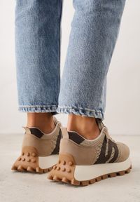 Renee - Beżowe Zamszowe Sneakersy na Platformie z Geometrycznym Wzorem Tarbelle. Okazja: na co dzień. Kolor: beżowy. Materiał: zamsz. Wzór: geometria. Obcas: na platformie #4