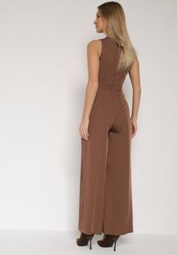 Born2be - Brązowy Elegancki Kombinezon z Ozdobnymi Zakładkami Zellysha. Okazja: na co dzień, na spotkanie biznesowe. Kolor: brązowy. Wzór: aplikacja. Styl: elegancki #6
