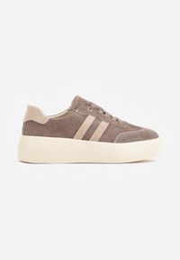 Born2be - Brązowe Zamszowe Sneakersy w Stylu Kultowych Tenisówek na Platformie Reveka. Okazja: na co dzień. Zapięcie: sznurówki. Kolor: brązowy. Materiał: zamsz. Szerokość cholewki: normalna. Obcas: na platformie #2