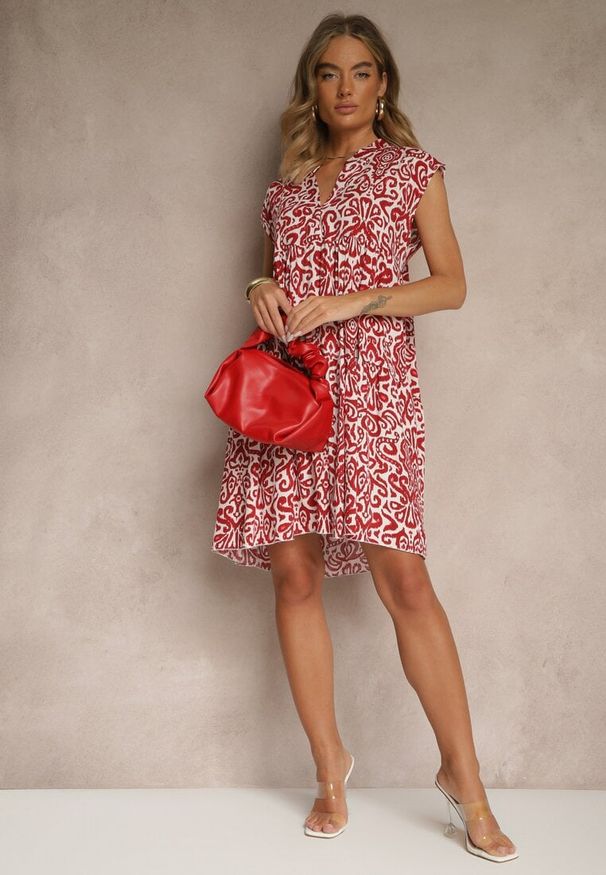 Renee - Czerwona Rozkloszowana Sukienka z Bawełny o Fasonie Oversize Liranda. Kolor: czerwony. Materiał: bawełna. Sezon: lato. Typ sukienki: oversize