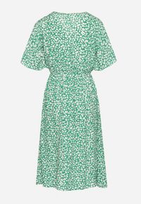 Born2be - Zielona Bawełniana Sukienka o Rozkloszowanym Kroju w Kwiatowy Wzór Aramine. Okazja: na co dzień. Typ kołnierza: dekolt w kształcie V. Kolor: zielony. Wzór: kwiaty. Typ sukienki: proste. Materiał: bawełna. Długość rękawa: krótki rękaw. Sezon: wiosna, lato. Styl: klasyczny, casual, elegancki #5