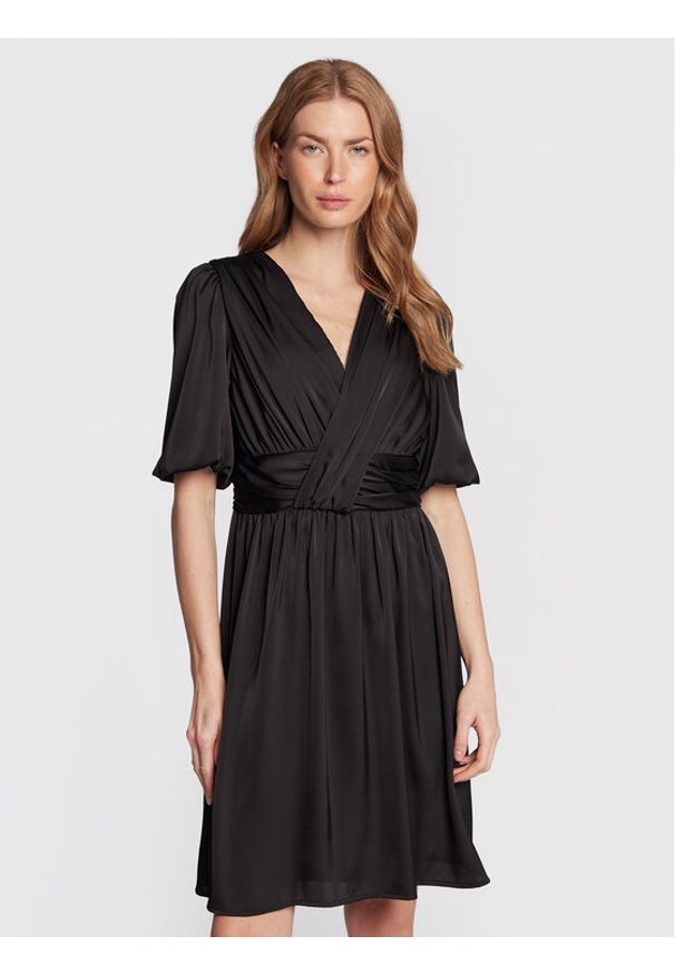 DKNY Sukienka koktajlowa DD2JD13A Czarny Regular Fit. Kolor: czarny. Materiał: syntetyk. Styl: wizytowy