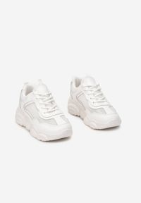 Born2be - Białe Sneakersy Erenope. Nosek buta: okrągły. Zapięcie: sznurówki. Kolor: biały. Materiał: materiał, jeans. Szerokość cholewki: normalna. Wzór: nadruk #5
