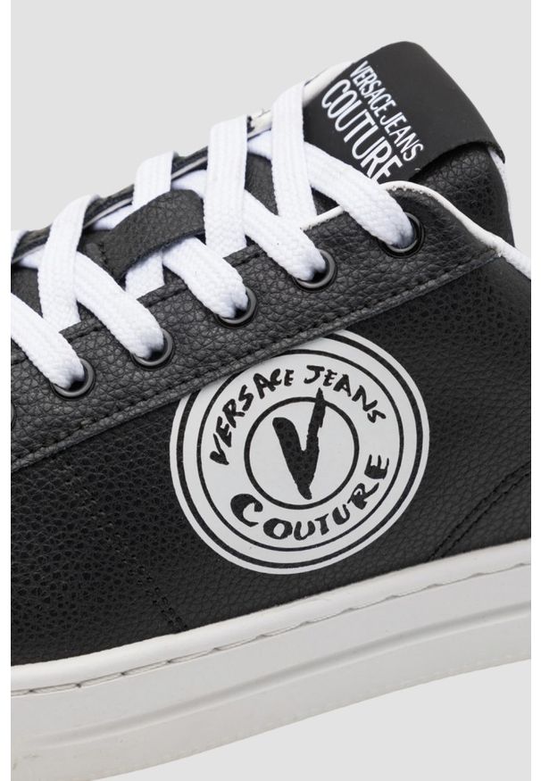 Versace Jeans Couture - VERSACE JEANS COUTURE Czarne sneakersy męskie Fondo Court 88 DIS. SK1, Rozmiar 43. Kolor: czarny