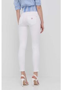 Guess jeansy damskie medium waist. Kolor: biały #2