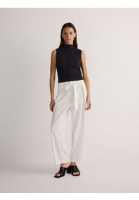 Reserved - Spodnie z wiskozy - biały. Kolor: biały. Materiał: wiskoza #1