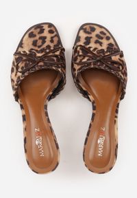 Renee - Panterkowe Klapki Peep Toe na Szpilce Zdobione Przeszyciami i Kokardką Charvienne. Okazja: na co dzień. Nosek buta: otwarty. Wzór: aplikacja. Sezon: lato. Obcas: na szpilce. Styl: elegancki, retro, casual #9