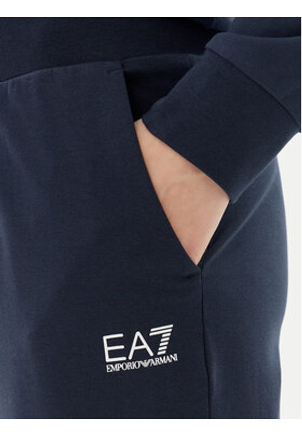 EA7 Emporio Armani Dres 7W000115 AF13135 UB102 Granatowy Regular Fit. Kolor: niebieski. Materiał: bawełna