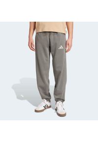 Adidas - Luźne spodnie z wyblakłej dzianiny frotte ADIDAS ALL SZN. Kolor: czarny. Materiał: dzianina