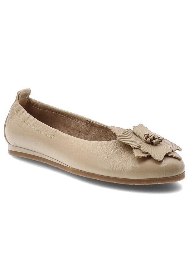 Baleriny damskie Armodo, cholewka ze skóry naturalnej z dekoracyjną aplikacją na przodzie elastyczna konstrukcja ułatwiająca zakładanie oraz płaska p. Okazja: na co dzień. Kolor: beżowy. Materiał: skóra. Szerokość cholewki: normalna. Wzór: aplikacja. Styl: casual, elegancki, klasyczny