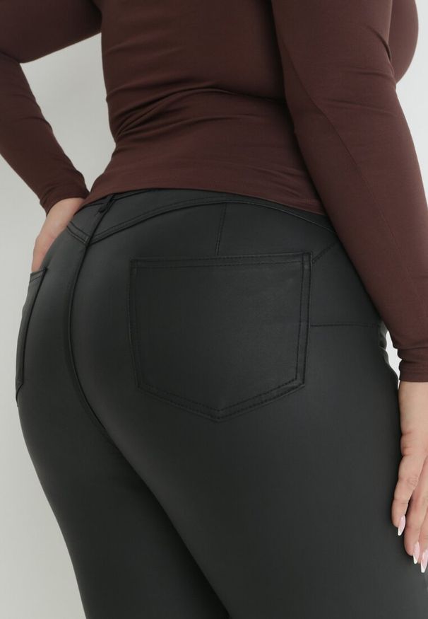 Born2be - Czarne Spodnie Skinny Push Up Zami. Okazja: na co dzień. Kolekcja: plus size. Kolor: czarny. Wzór: aplikacja. Styl: casual, elegancki