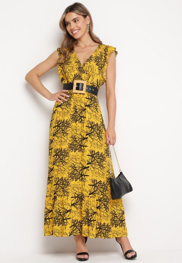 Born2be - Żółta Maxi Sukienka Rozkloszowana z Wiskozy z Kopertową Górą Wiracia. Kolor: żółty. Materiał: wiskoza. Typ sukienki: kopertowe. Długość: maxi