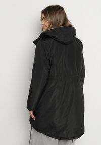 Born2be - Czarna Klasyczna Kurtka Parka z Futrzaną Wyściółką Olenevia. Okazja: na co dzień. Kolor: czarny. Materiał: futro. Styl: klasyczny #3