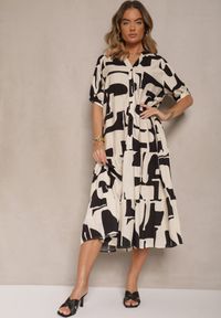 Renee - Czarna Sukienka z Wiskozy Ozdobiona Geometrycznym Motywem Filorea. Okazja: na co dzień, do pracy, na randkę. Kolor: czarny. Materiał: wiskoza. Wzór: aplikacja, geometria. Styl: klasyczny, casual