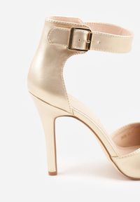 Born2be - Złote Szpilki Vices ze Skórzaną Wkładką i Ozdobnym Paskiem Wokół Kostki Noliri. Okazja: na randkę, na imprezę. Nosek buta: szpiczasty. Zapięcie: pasek. Kolor: złoty. Materiał: skóra. Sezon: wiosna, lato. Obcas: na szpilce. Styl: elegancki, wizytowy. Wysokość obcasa: średni #5