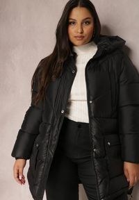 Renee - Czarna Kurtka Pikowana Sabrino. Kolekcja: plus size. Kolor: czarny. Materiał: materiał. Długość rękawa: długi rękaw. Długość: długie #4