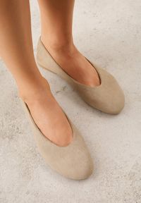 Renee - Zielone Balerinki z Imitacji Zamszu w Stylu Basic Saraphiele. Okazja: na randkę. Kolor: zielony. Materiał: zamsz #1