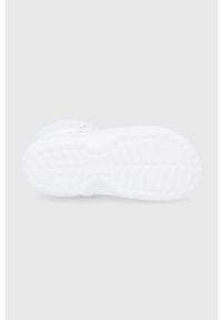 Crocs śniegowce Classic Lined Neo Puff Boot kolor biały 206630. Nosek buta: okrągły. Kolor: biały. Materiał: guma. Obcas: na obcasie. Wysokość obcasa: niski #4