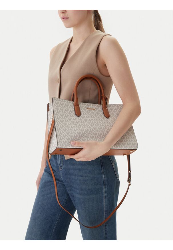 MICHAEL Michael Kors Torebka Scarlett Medium Signature Logo Satchel 30F4GETS2B Beżowy. Kolor: beżowy. Materiał: skórzane