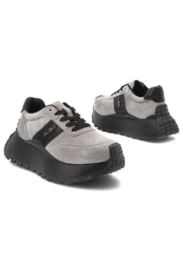 Szare Sneakersy Filippo Stylowe Obuwie Damskie Na Platformie. Okazja: na co dzień. Kolor: szary. Materiał: zamsz, materiał. Szerokość cholewki: normalna. Obcas: na platformie. Styl: elegancki