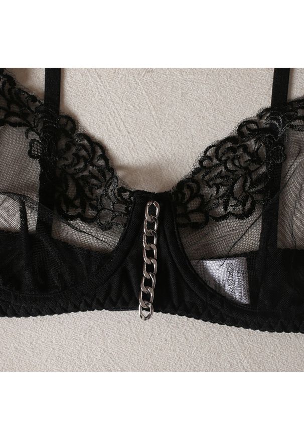 Intica - Komplet bielizny z łańcuszkami na romantyczne wieczory Enrichetta. Kolor: czarny. Materiał: materiał