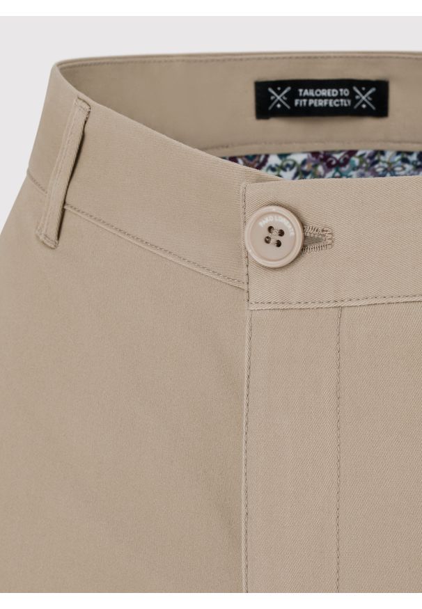 Pako Lorente - PAKO LORENTE – Gładkie spodnie męskie w kolorze beżowym. Kolor: beżowy. Materiał: bawełna, elastan. Wzór: gładki. Styl: klasyczny