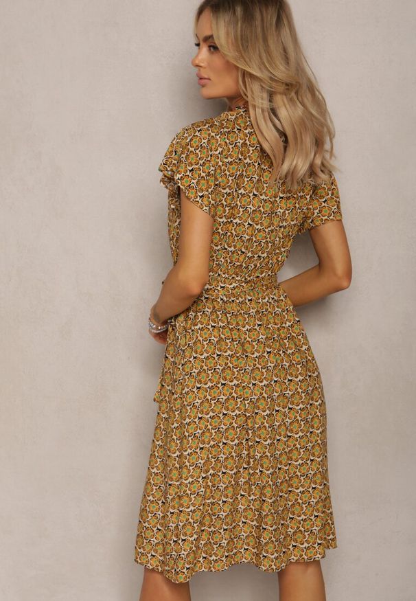 Renee - Żółta Letnia Sukienka Kopertowa Wiązana w Pasie z Wiskozy Meridase. Kolor: żółty. Materiał: wiskoza. Sezon: lato. Typ sukienki: kopertowe