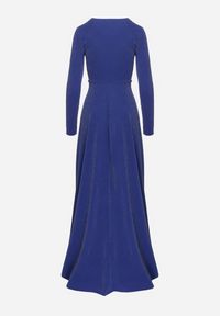 Born2be - Granatowa Rozkloszowana Sukienka z Dekoltem w Serek i Rozcięciem Zdobiona Metaliczną Nicią Emilandra. Typ kołnierza: dekolt w serek. Kolor: niebieski. Materiał: zamsz, materiał. Długość rękawa: długi rękaw. Wzór: aplikacja. Typ sukienki: kopertowe, rozkloszowane. Styl: wizytowy, klasyczny, elegancki #2