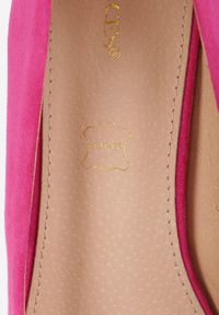 Born2be - Fuksjowe Czółenka Vices na Słupku ze Skórzaną Wkładką i Biżuteryjnym Zdobieniem Onna. Okazja: na imprezę, na co dzień. Kolor: różowy. Materiał: skóra. Wzór: aplikacja. Obcas: na słupku. Styl: wizytowy, casual, elegancki #5