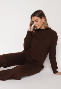 Born2be - Brązowy Dzianinowy Komplet z Bawełną i Wełną Długi Sweter i Szerokie Spodnie Reinesa. Kolor: brązowy. Materiał: wełna, bawełna, dzianina #2