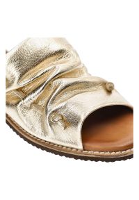 Złote Sandały Artiker Skórzane Eleganckie Buty. Okazja: na co dzień. Kolor: złoty. Materiał: skóra. Sezon: lato. Styl: elegancki #8