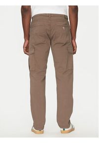 Guess Spodnie materiałowe M5RA68 WGXV1 Brązowy Regular Fit. Kolor: brązowy. Materiał: bawełna