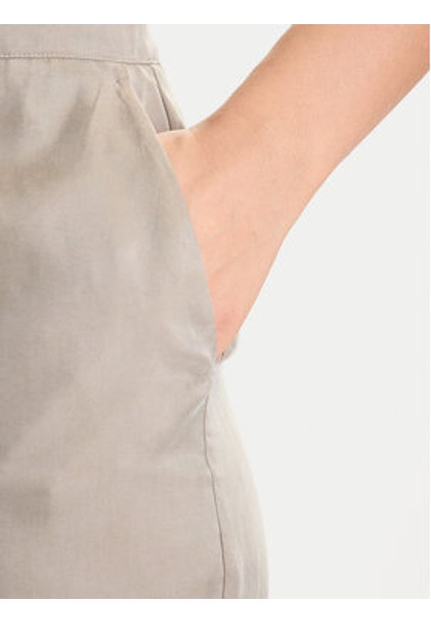 Guess Spodnie materiałowe W5YB02 WH5N2 Beżowy Regular Fit. Kolor: beżowy. Materiał: wiskoza, syntetyk