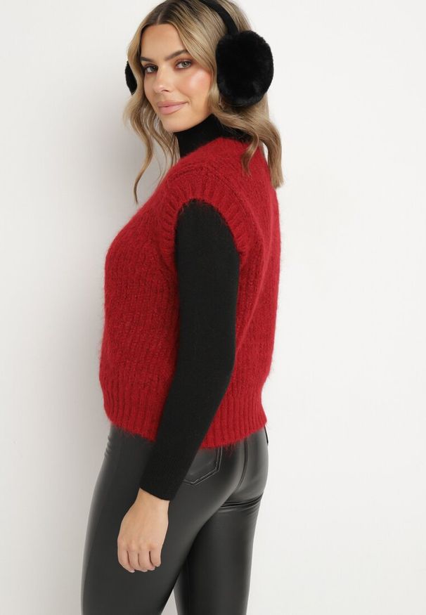 Born2be - Bordowa Prążkowana Kamizelka z Wełną w Stylu Sweterka Sintille. Kolor: czerwony. Materiał: wełna, prążkowany. Wzór: prążki, aplikacja. Styl: elegancki