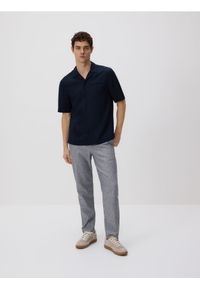 Reserved - Spodnie chino slim z lnem - granatowy. Kolor: niebieski. Materiał: len