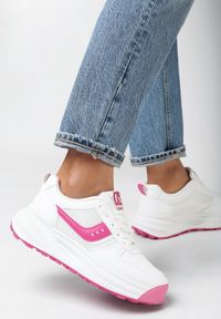Born2be - Biało-Fuksjowe Sneakersy Halloran. Wysokość cholewki: przed kostkę. Nosek buta: okrągły. Kolor: biały. Materiał: jeans, materiał. Szerokość cholewki: normalna #1