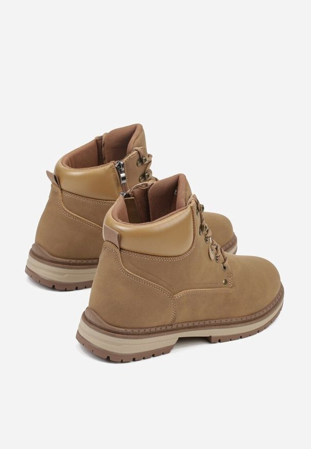 Born2be - Ciemnobeżowe Trapery Trzewiki Ozdobione Przeszyciami Zobelle. Okazja: na co dzień. Kolor: beżowy. Materiał: jeans. Wzór: aplikacja. Styl: klasyczny, casual, elegancki