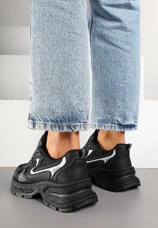 Born2be - Czarne Sneakersy na Grubej Podeszwie z Siateczką Olirase. Okazja: na co dzień. Nosek buta: okrągły. Kolor: czarny. Materiał: jeans. Wzór: aplikacja. Obcas: na obcasie. Wysokość obcasa: średni