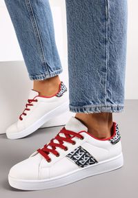 Renee - Biało-Czerwone Sneakersy Sznurowane z Wstawkami Danthe. Kolor: biały. Materiał: jeans