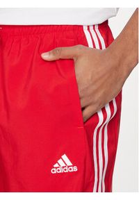 Adidas - adidas Szorty sportowe Essentials Chelsea IC1486 Czerwony Regular Fit. Kolor: czerwony. Materiał: syntetyk. Styl: sportowy #5