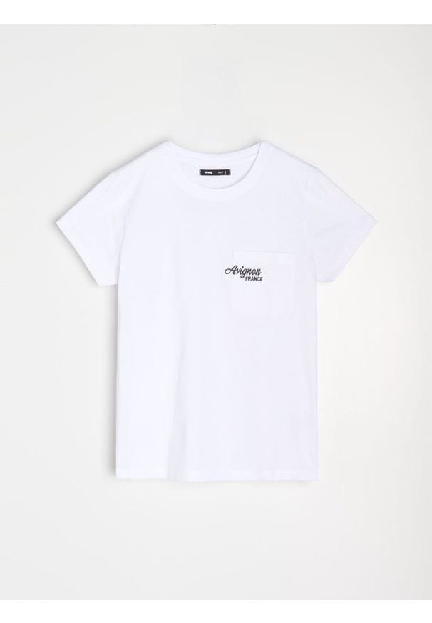 Sinsay - Bawełniana koszulka z haftem - biały. Kolor: biały. Materiał: bawełna. Wzór: haft