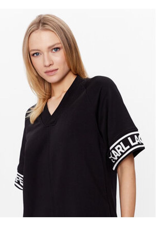Karl Lagerfeld - KARL LAGERFELD Sukienka dzianinowa Logo 225W1356 Czarny Relaxed Fit. Typ kołnierza: dekolt w karo. Kolor: czarny. Materiał: bawełna, dzianina