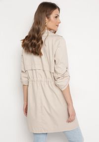 Born2be - Beżowa Kurtka Parka z Klasycznym Kołnierzem Ściągana w Pasie Troczkiem Revapia. Okazja: na randkę, do pracy, na spacer. Kolor: beżowy. Styl: klasyczny #6