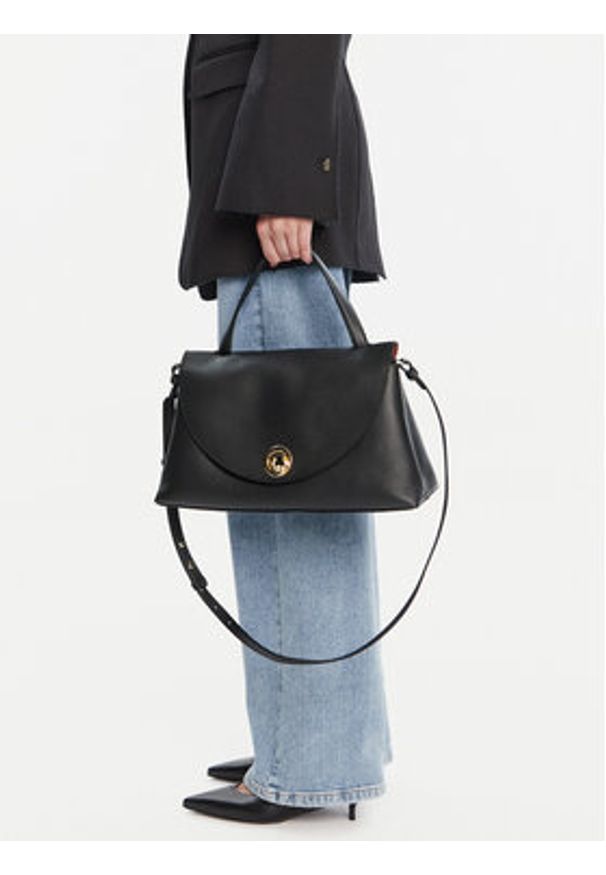 Coccinelle Torba COCCINELLE NIKLA Czarny. Kolor: czarny. Materiał: skórzane